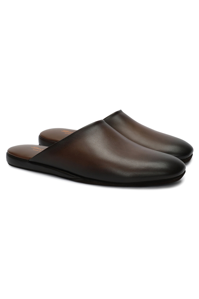 Коричневый